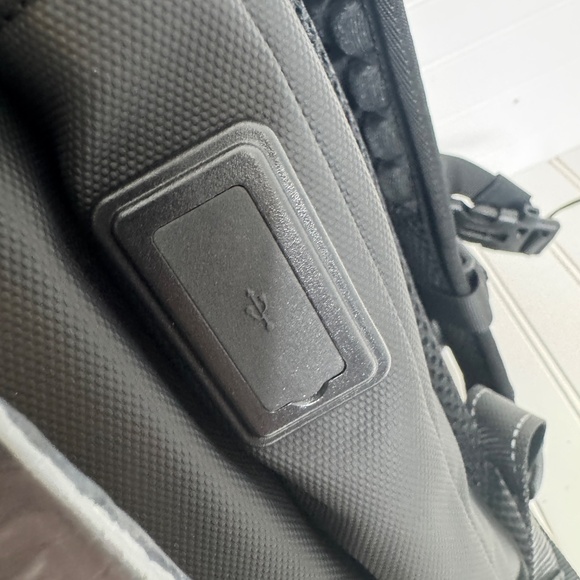 NEW BackVac Pro Backpack TSA Approved Black - Picture 8 of 9